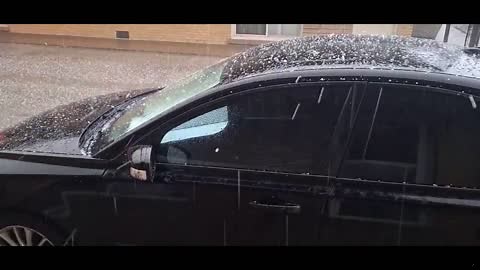 US: Hail Pelts Chicago Metropolitan Area as Severe Storms Move in 2