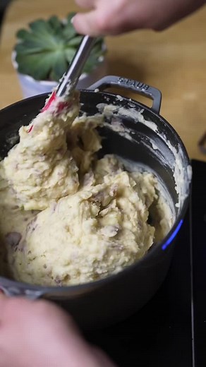 Creamy Garlic Mashed Potatoes Recipe | Brown Butter | Swiss Chalet Inspired
