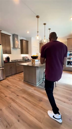 No gatekeeping here! Check out these easy tips for capturing better video content: 👌🏾1.