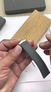 How to set Omega deployment clasp to straps