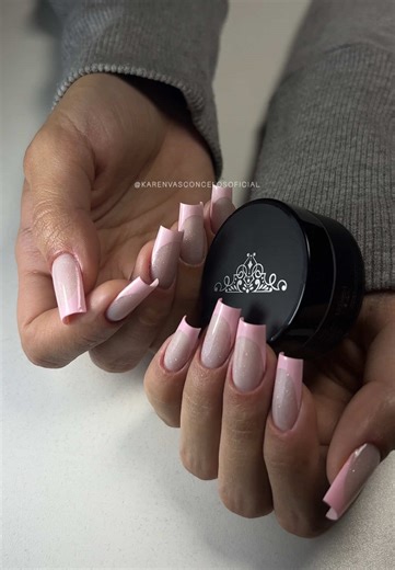 Técnica de Acrílico Moldado para Unhas