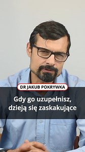 Dr Jakub Pokrywka ujawnia, dlaczego magnez to najbardziej ignorowany minerał, którego braki mogą wpływać na sen, stres, ciśnienie i energię. Sprawdź, co się stanie z Twoim organizmem, gdy przez dwa tygodnie będziesz go regularnie uzupełniać – efekty mogą Cię zaskoczyć. | Akademia Długowieczności