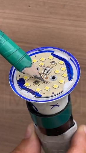 The pencil trick that supposedly “revives” a dead LED bulb Fictional lighting hack using a pencil #USATools #LightHack #CreativeFix | Creative Tips | Facebook