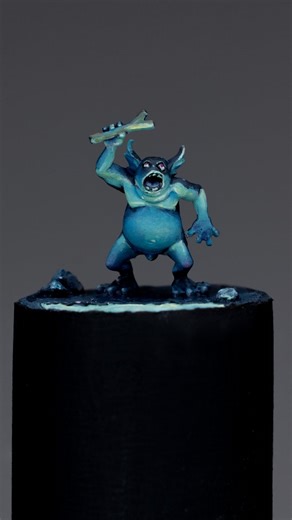 He is such a beast! Beware of the stick-throwing ... I mean what is it? Funny sculpt in @arnau.lazaro 's miniature range @beyond_miniatures. He comes in the wildlife pack. Tons of fun to paint, yet a really tiny miniature. Instead of painting in zenital light I painted him with genital light. Enjoy! More insight and process explanations via my Patreon. Come join and learn with me. Link in profile. Keep on happy painting! Roman #warhammer #warhammercommunity #miniatureart #miniaturepainting #pain