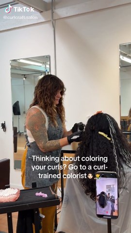 Perfecting Curly Hair with Tailored Hair Painting Techniques