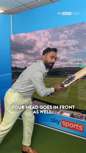 Dinesh Karthik shows us how to play the reverse sweep! ⏮️🧹 | Sky Sports Cricket