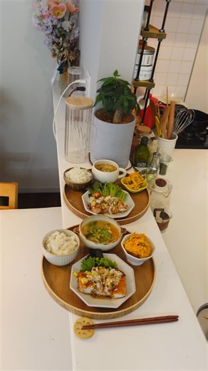 きな|19時からの簡単献立 on Instagram: "🎁プレゼントあるよ@kina_recipe_←簡単献立レシピ＜3品30分＞2人暮らしの夜ごはん レシピと段取りが知りたい人！フォロー＆コメントでとりむねと打ってください🙌 今回は…ユーリンチーの献立🥳 アチアチのごま油を最後にジュワッとかけたら ふわっと香る香ばしい香りがたまらないの🤤 遅く帰ってきてもレンチンした後に長ネギとごま油をかけてあげても良き🙌 逆にすげぇって喜ばれそう😳笑 ☆＊°・☆＊°・☆＊°・☆＊°・ \是非にフォローよろしくお願いします/ 🐧@kina_recipe_ ☆＊°・☆＊°・☆＊°・☆＊°・ #ふたりぐらしごはん #献立 #夜ごはん #同棲ごはん #新婚ごはん"