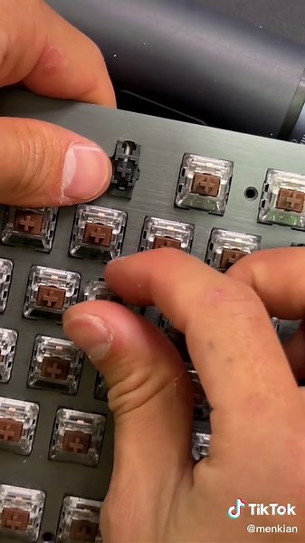 Cómo cambiar el switch de un teclado Logitech