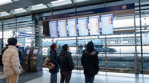Hundreds of flights canceled at Chicago airports amid winter storm
