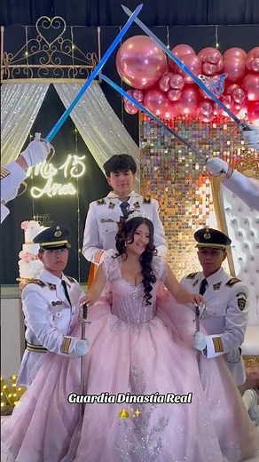 Sesión fotográfica 👑✨ #arequipa #horaloca #chambelanes #cadetes #quinceaños #quinceneras