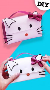 DIY Hello Kitty Gift Bag out of foam sheet. #hellokitty #giftbags #giftideas #foamsheetcraft #handmade | D.I.Yay