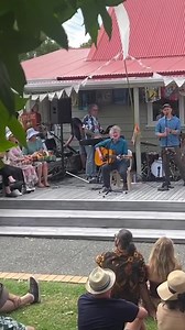 How cool is this, Neil Finn the great New Zealander popping up for a surprise set yesterday, playing in his jandals at the Coatesville Market in Auckland! 🎥 Michelle Vaughan & Andy Gascoigne on FB | Radio Hauraki