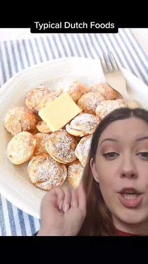 What is your favorite typical Dutch food? We definitely love us some stroopwafels 😍🍽 #food #dutch #stroopwafel