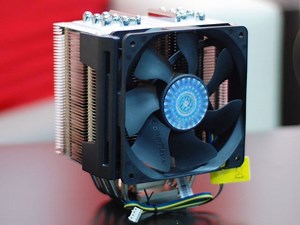 首款加入均熱板設計 Cooler Master TPC 812散熱器