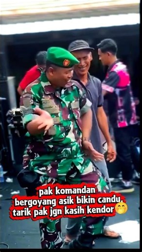 Commander's cool dance is addictive