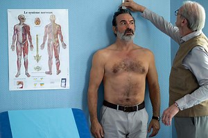 “L'homme qui rétrécit” : que vaut le film avec Jean Dujardin ?