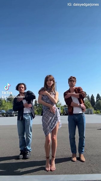 Glen Powell and Daisy Edgar-Jones perform the TikTok 'Apple' dance
