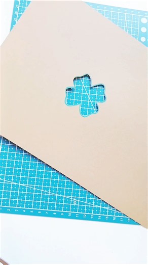 Preparing a gratitude journal template #template #diy #crafts #clover #crafting