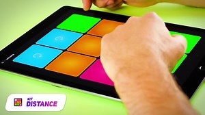 如何在手机上弹奏Selena Gomez《WE DON'T TALK ANYMORE》Distance音乐包