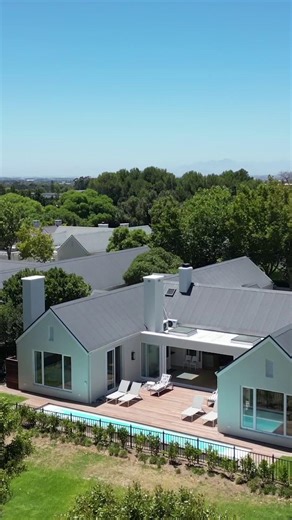 Live the ultimate golf estate lifestyle in this refined Steenberg home, complete with pool, entertainer’s kitchen, and panoramic estate views. Steenberg Golf Estate - R125,000 Monthly 🔗 https://shorturl.at/6rGKr Contact Bernice today to schedule a viewing. Bernice Kaye 27 72 942 0548 Registered with the PPRA - Full Status Agent - FFC No. 1208725 • • • #LuxuryRealEstate #SteenbergLiving #EstateLifestyle #CapeTownHomes #PremiumRental | DG Properties