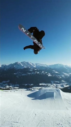 Snowboarding Stunt Jump Perfection | Clean Landing & Big Air Freestyle 🏂❄️ #snowboarding #perfection