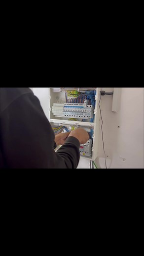 Replacing a 2 year old consumer unit. #sparky cutting corners