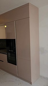 Индивидуален проект за кухня от Студио ПЕТРОВ 🧡👉 https://bit.ly/4c2UYeB 📍 бул. България 38, Велико Търново ☎️ 089 797 4784 📧 petrovkuhni@gmail.com | Мебели Петров