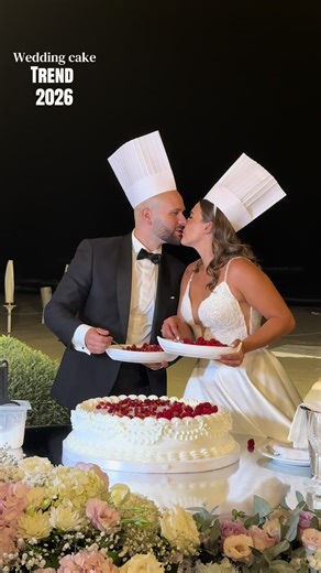 Sapevi che uno dei #weddingtrends del momento è la decorazione live della torta nuziale ? 🎂 #weddingcake #viral #perte