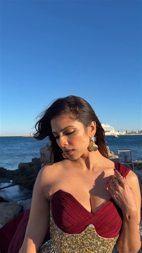 Prabhas’s heroine #MalavikaMohanan stuns in behind the scenes visuals from #TheRajaSaab 😍♥️ . . . . . . . . . #Prabhash #heroine #MalavikaMohanan #TheRajaSaab #bollywood #fashion #style #glamour #beauty #looks #bollywood #viralvideoシ #fypageシ | 9XM