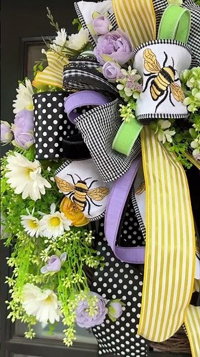 Bee Wreath but make it fancy #wispandwonderdesigns #luxurybeewreath #designerbow #summerwreath