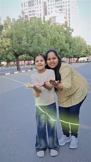 Tiny hands, big heart...🫂❤️💋 my lil girl😍 #happytime #babygirl