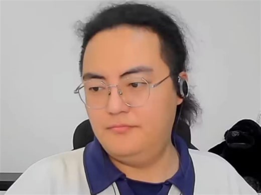 真老师评价亚马尔骂莫利纳，表示感觉这没啥，当年小菲和梅西也顶过牛