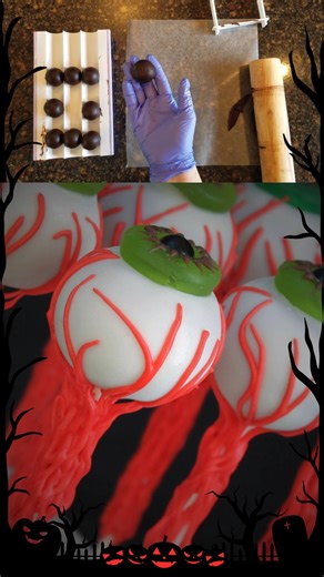 👁️🎃 Something spooky this way rolls! These creepy-cute Eyeball Cake Pops are watching your every bite 👀🍫 Perfect for Halloween parties and guaranteed to be a scream! Roll them fast with the Easy Roller, then check out the full tutorial here 👉 https://heavenlycakepops.com/2014/10/24/halloween-eyeball-cake-pops/ #HalloweenTreats #CakePops #EasyRoller #HeavenlyCakePops #SpookySweets #EyeballCakePops #HalloweenBaking | CAKE POPS!