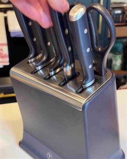 Sharp today. Always sharp. With the new Tefal Eversharp you'll never lose your edge in the kitchen - day after day, year after year. Sharpen the blade every time you store it, with Eversharp's automatic sharpening technology - the UK's best automatic sharpening technology over time*. | Tefal