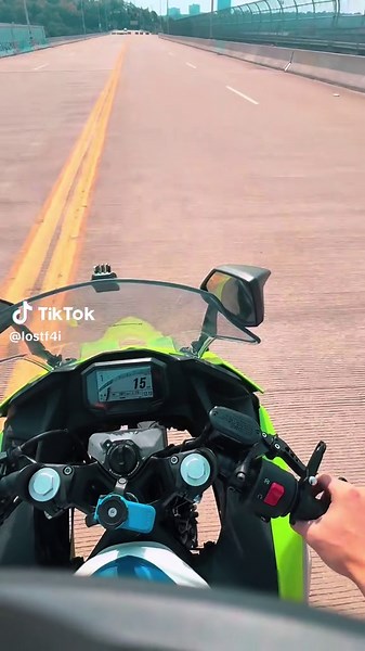 Mastering the Wheelie on a Ninja 500 Motorcycle