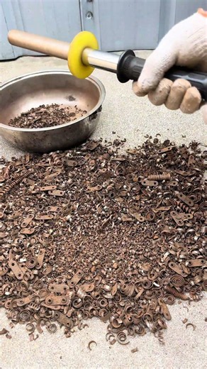 #Strong Magnet for Scrap Recycling #Practical Tool #Telescopic Magnetic RodAttracting