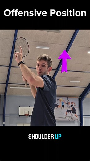 Mads Selmer on Instagram: "An offensive position in badminton starts with how you set your shoulders. Before hitting an attacking shot, focus on getting the shoulder up, back, and then down so both shoulders are perfectly aligned and ready to work together. This alignment creates space, balance, and stability, allowing your body to rotate smoothly through the shot. When the shoulder is set correctly, power can flow naturally from the torso into the arm and racket, instead of being forced with te