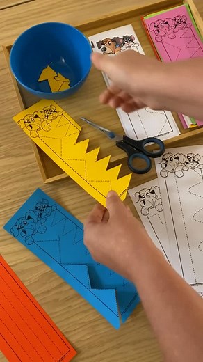 Kerstin on Instagram: "Hallo ihr Lieben, das heutige Freebie findet ihr auf www.eduki.de mit der Suchnummer 684586 Sowie auf unserer Homepage www.spielend-leicht-lernen.at mit dem Suchbegriff SCHNEIDEÜBUNG! 🤗 (Direktlinks findet ihr in der täglichen Story!) Das Material besteht aus unterschiedlichen Kopiervorlagen, welche ganz schnell und einfach auf buntes Papier gedruckt und mit der Schneidemaschine in entsprechende Streifen geschnitten werden können. Darauf befinden sich mehrfach differenzie