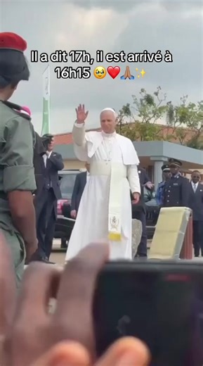 Le Pape à l'UCAC : Joie et Cérémonie