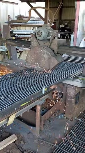 Steel Bar Grating Cutting with Friction Saw Blade