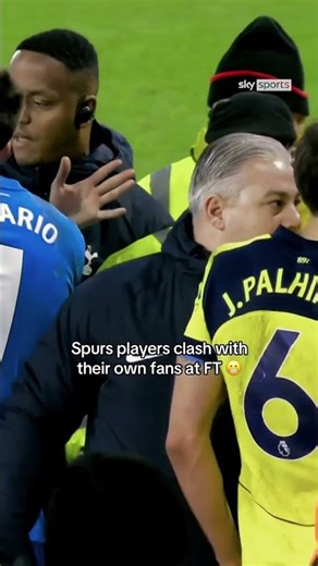 Ugly scenes at the Vitality Stadium 😬🏟️