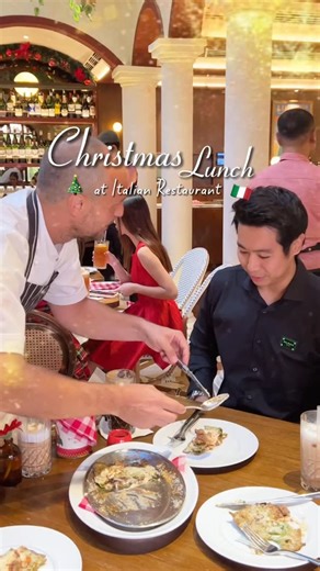 David Adi Chandra on Instagram: "🎄✨ Christmas Dinner ala Italia di Surabaya? ✨🎄 Kalau lagi cari Christmas dinner Italian yang cozy, intimate, dan authentic langsung dari chef Italia, @osteria.gia wajib banget masuk list! 🇮🇹 Dari Burrata & Figs yang creamy-manis-seimbang, Lasagna Croccante yang crispy di luar tapi lembut di dalam, sampai Branzino al Forno yang fresh dengan beurre blanc creamy ringan 🤍 Belum lagi dessert Churros Bomboloni & Christmas cocktails yang festive banget 🍸🎅 🎁 Semu
