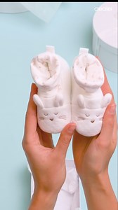 Una scatola piena di dolcezza 💛 Le idee regalo Obaïbi per accogliere i più piccoli ti aspettano in store e online su okaidi.it 🍼 | Okaïdi
