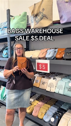 💄 Heidelberg West and Melton beauty & bags warehouse sale up to 80% off this Saturday 14th & Sunday 15th March from 9-5pm at 5 Beatrice Ave, Heidelberg West and 18 Dazln Drive Melton . 🛒 Range of gift sets, cosmetics, diffusers, soy candles, skincare, bags, perfumes, aftershaves, body products, fashion, wallets & more with up to 80% off! 🏷️ Deal of the week: Diffusers and candles for $3 and tableware for $2. 👜 Bags $25 each (or 5 for $100) and all clothing $6 📠 Payments: Cash and cards 📅 S