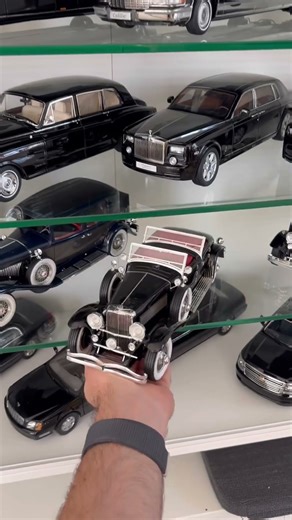 Duesenberg SJ 1930 1:18 model by Matrix