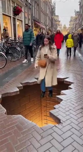 Mind-Blowing 3D Optical Illusion Prank