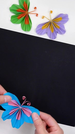 13K views · 73 reactions | Let’s fold a cute little “lucky” butterfly! Simple and easy to make origami butterflies, children can fold them themselves, come and make some! #parentchild #handicraft #kindergarten #handicraft #origami #butterfly #origami paper craft | paper craft | Facebook