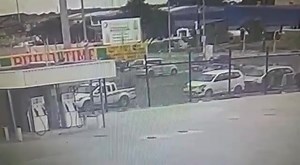 1.8K views · 143 reactions | Abafana abathathu ekapa kwindawo yasePhillip kufatshane neVenkile ugoal bambambe ipolisa inkunzi bathatha umpu walo. Kuya kwakho udutyulwano kwalimala umntu ebezihambela ngendlela. Nantsi ivideo yesi siganeko. | Bizana Magazine | Facebook