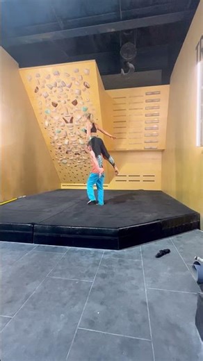 Fun and simple acro sequence #partner #trick #challenge