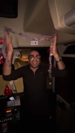 HelloWorld; on Instagram: "Otobüste kaliteli zamanlarımııız 🔥🔥😎😎#atü#helloworld #yazılım #keşfet #unides"